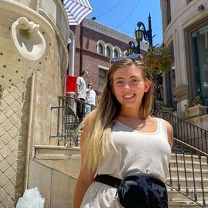 Meet your Posher, Kayla